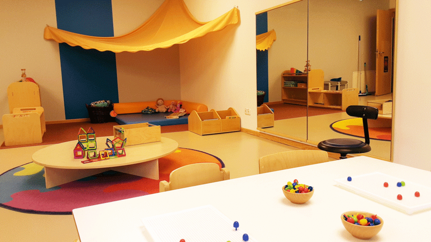 in einen Kinderkrippenraum 